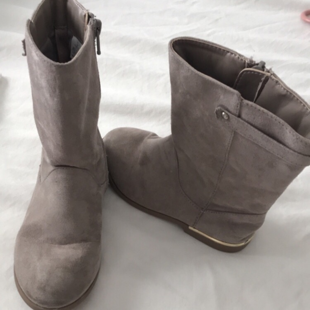 Gray/cream Boots